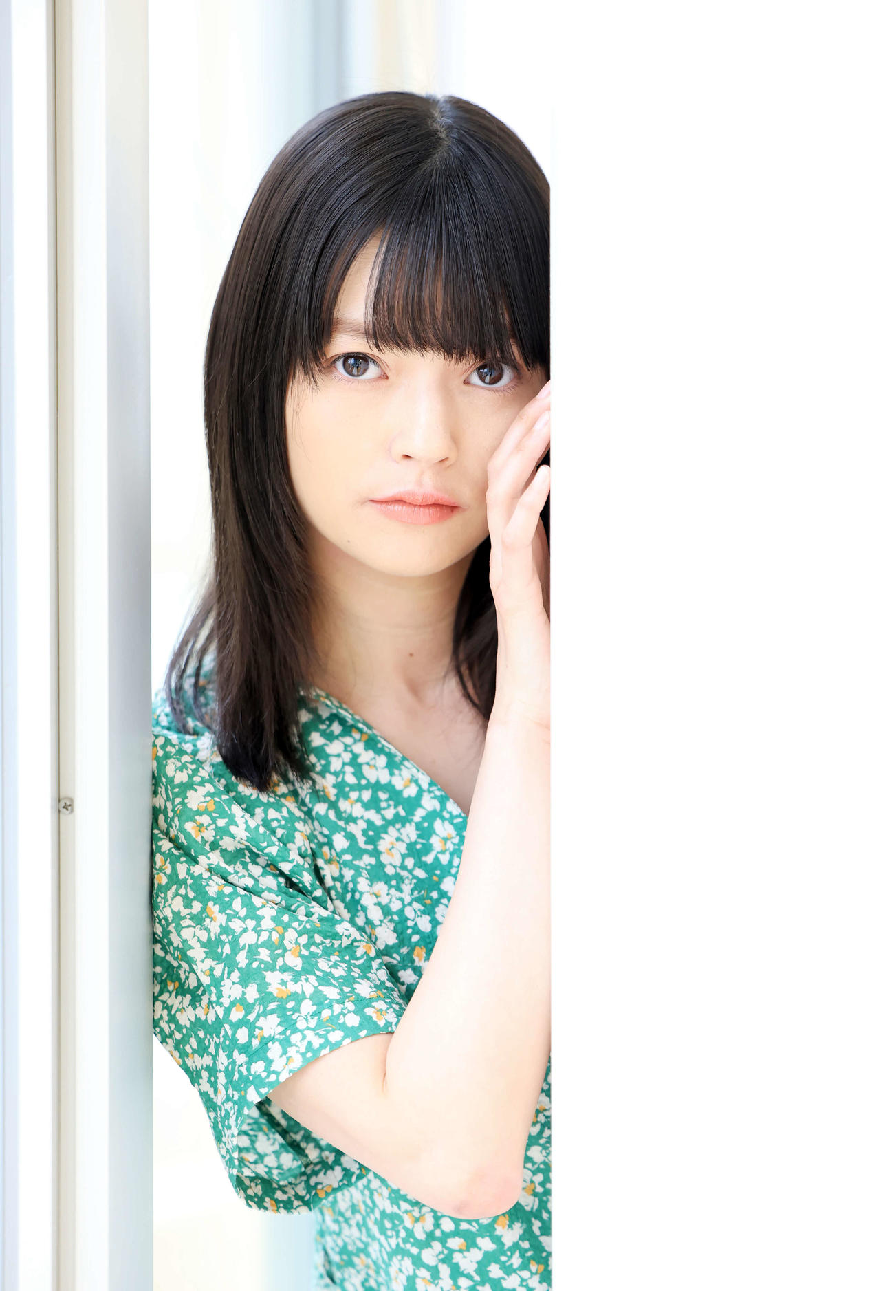 大きな瞳（ひとみ）が印象的で、神秘的なムードも漂う夏子（撮影・浅見桂子）