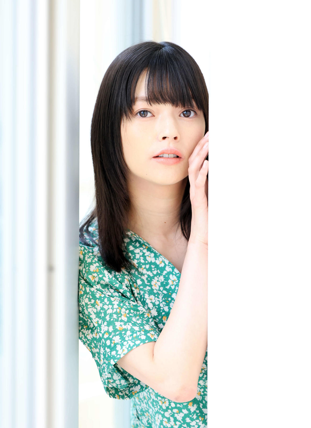 大きな瞳（ひとみ）が印象的で、神秘的なムードも漂う夏子（撮影・浅見桂子）