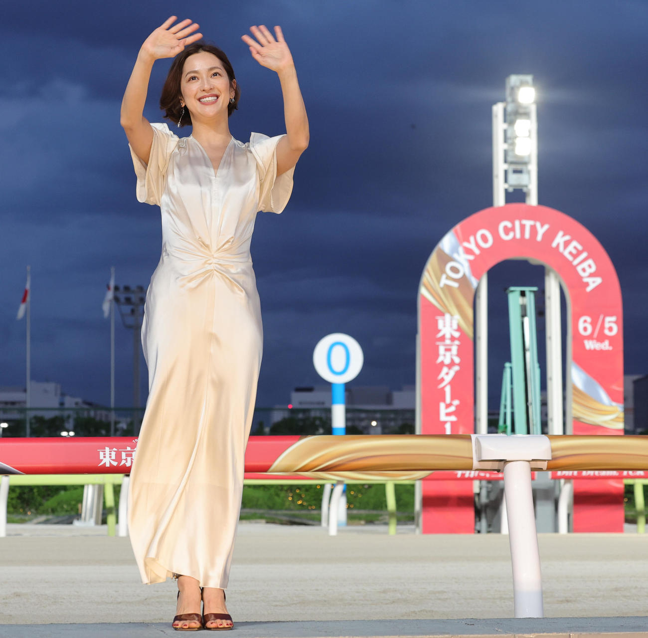 東京ダービーの前にトークショーを行うTCKイメージキャラクターの中村アン（撮影・野上伸悟）