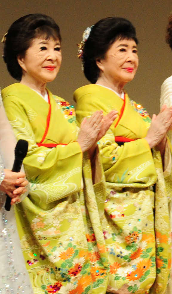 こまどり姉妹（2016年撮影）