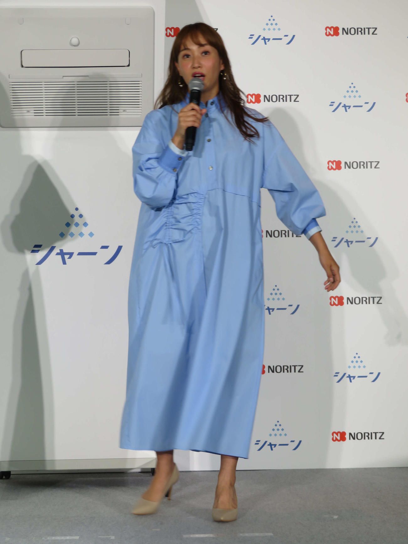 ノーリツ浴室暖房乾燥機新商品発表会で取材に応じる藤本美貴（撮影・村上幸将）