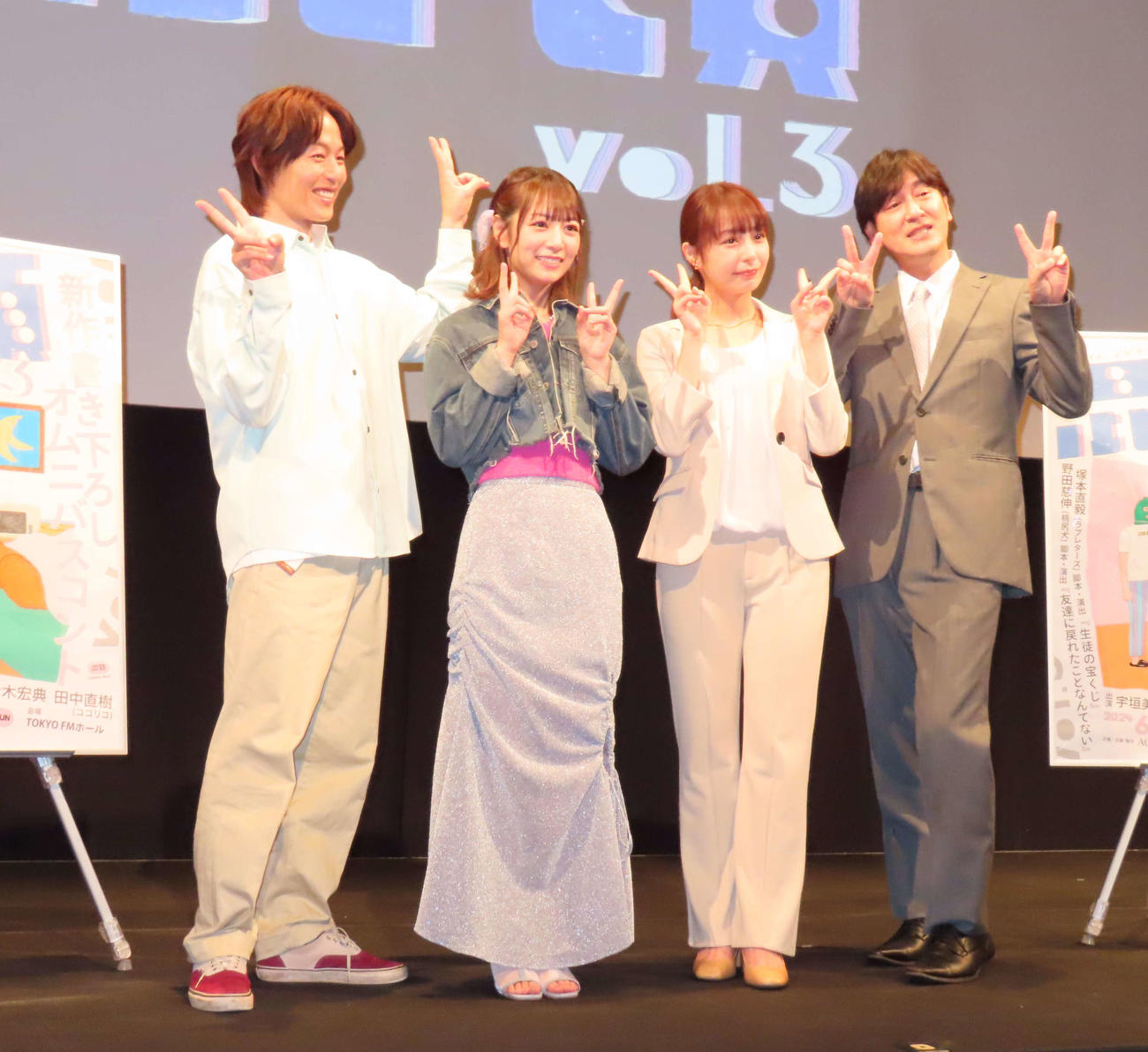 コント公演「混頓　vol．3」の初日前会見に出席した（左から）新木宏典、北野日奈子、宇垣美里、田中直樹