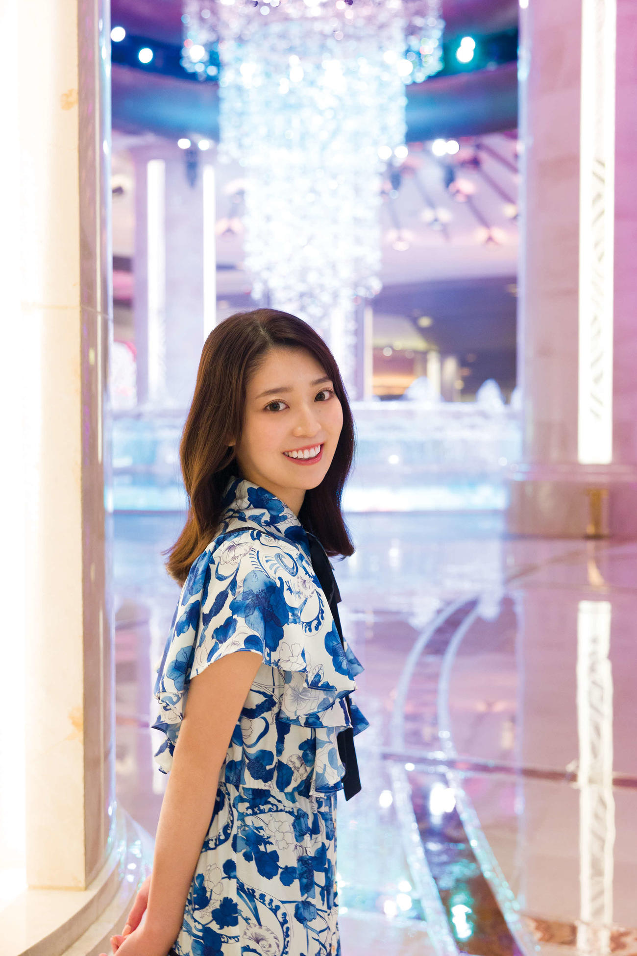 乃木坂46阪口珠美の写真集「青いバラ」楽天ブックス版裏表紙（撮影・Takeo Dec．氏）