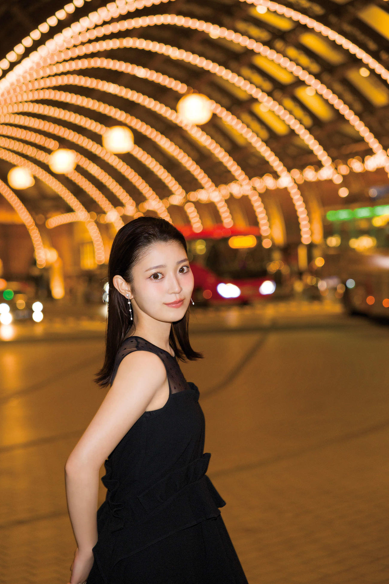 乃木坂46阪口珠美の写真集「青いバラ」通常版裏表紙（撮影・Takeo Dec．氏）