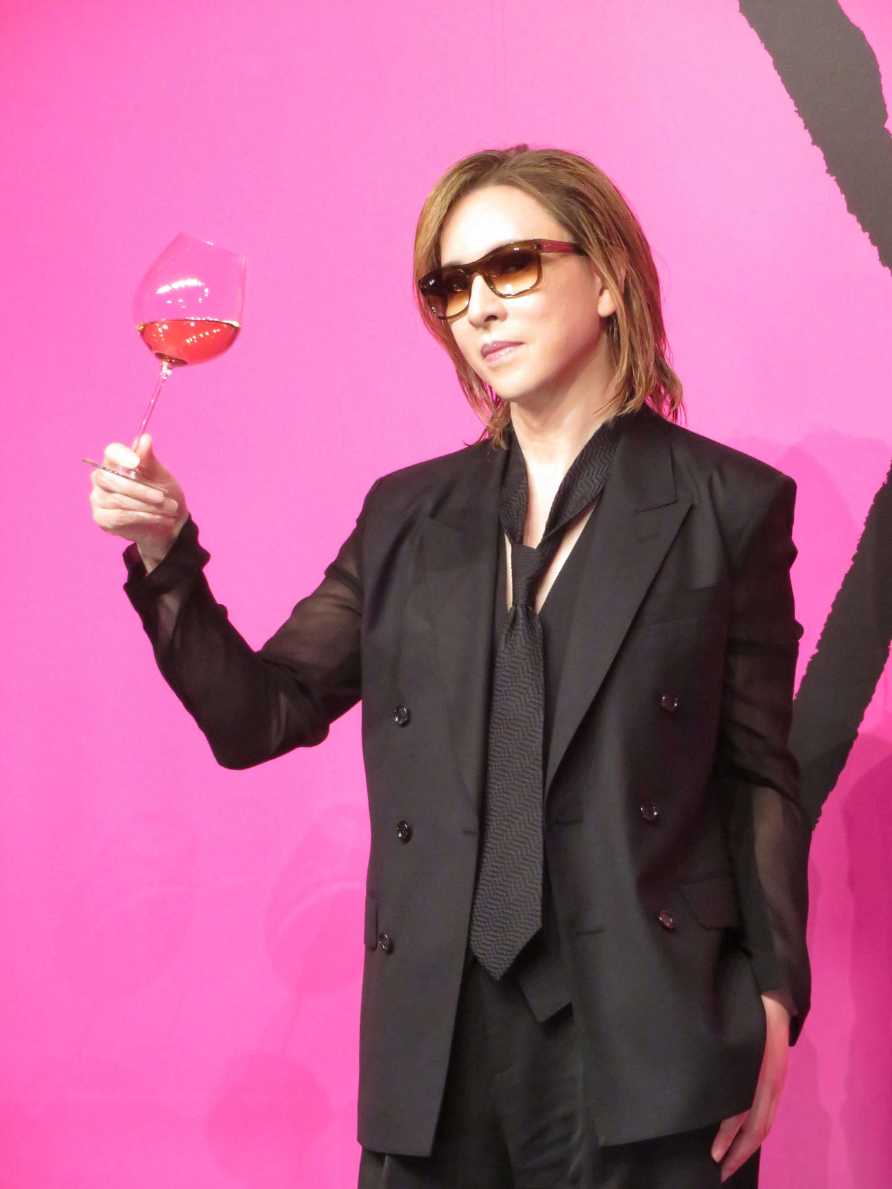 新作ロゼ・新ヴィンテージワイン発表記者会見を行ったYOSHIKI