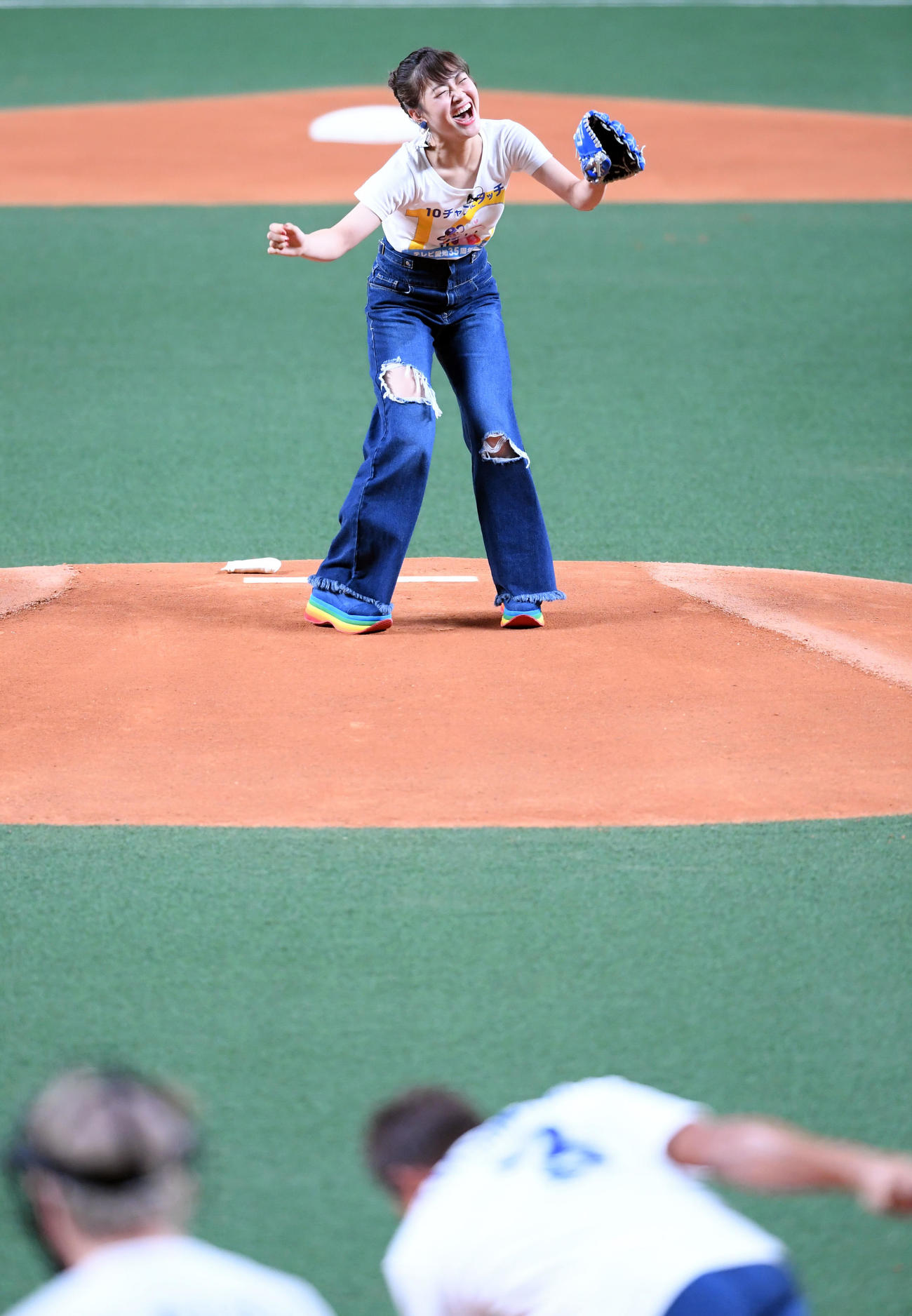 中日対巨人　ファーストピッチセレモニーを務めた村上佳菜子（2018年9月1日撮影）