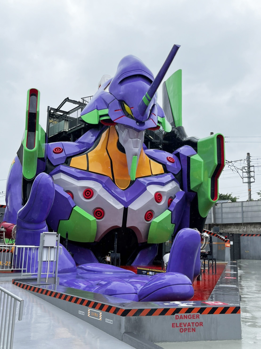 東映太秦映画村に設置されたエヴァンゲリオン初号機（2022年6月撮影）