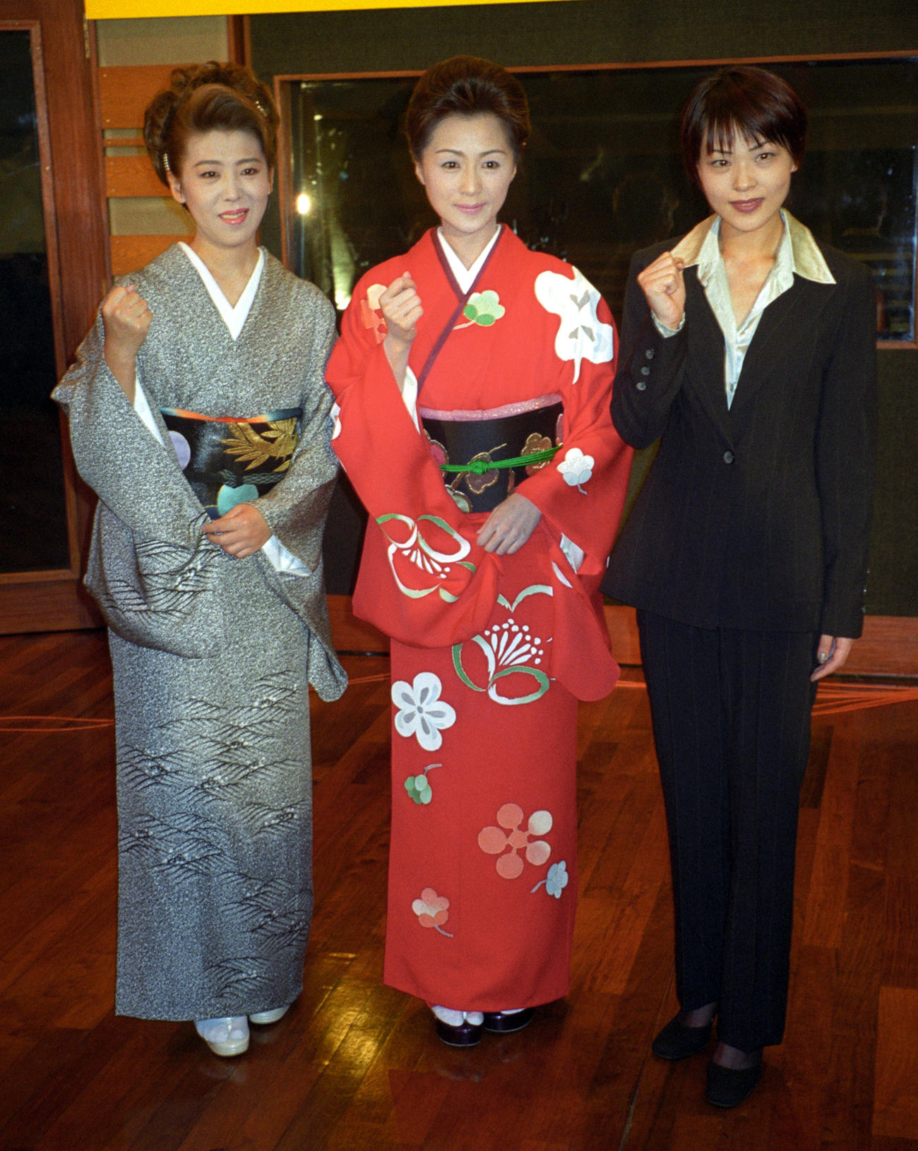 99年10月、ジョイントコンサート発表会見　左からメンバーの長保有紀、長山洋子、門倉有希さん