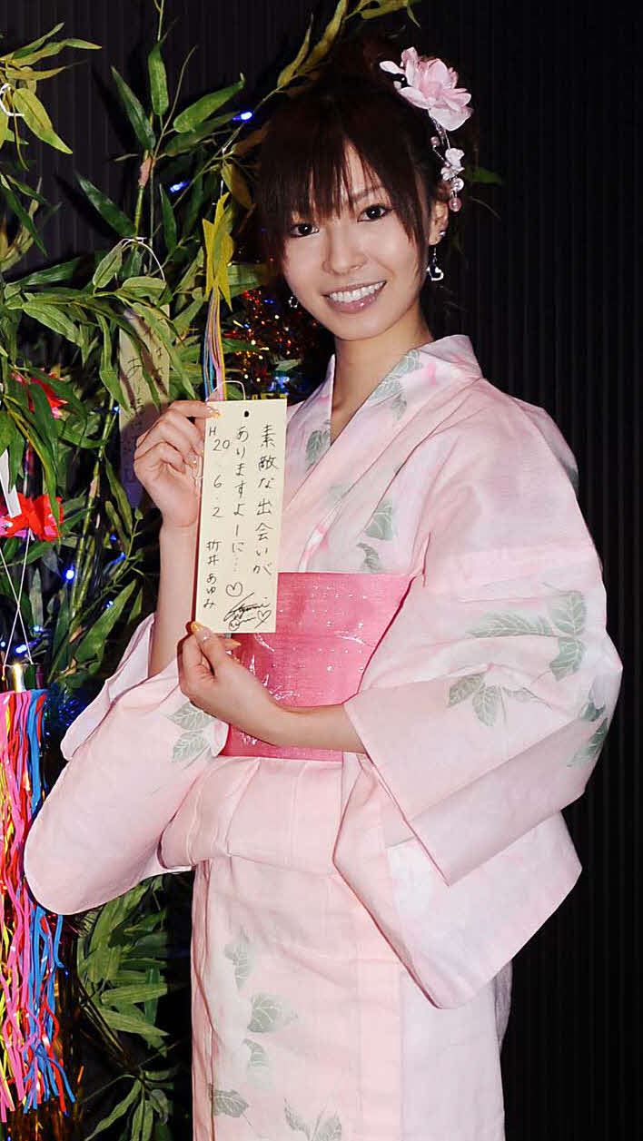 東京タワーの展望台で「天の川イルミネーション」点灯式に臨む折井あゆみ（2008年6月撮影）