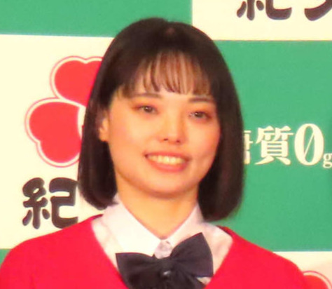あの人気女芸人が「推しの子」星野アイに変身！クオリティーの高いコスプレ姿がキュート