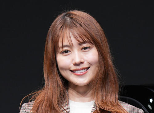 「女神降臨」有村架純、美しい背中のぞかせたバックショット披露　高級ジュエリーまとう