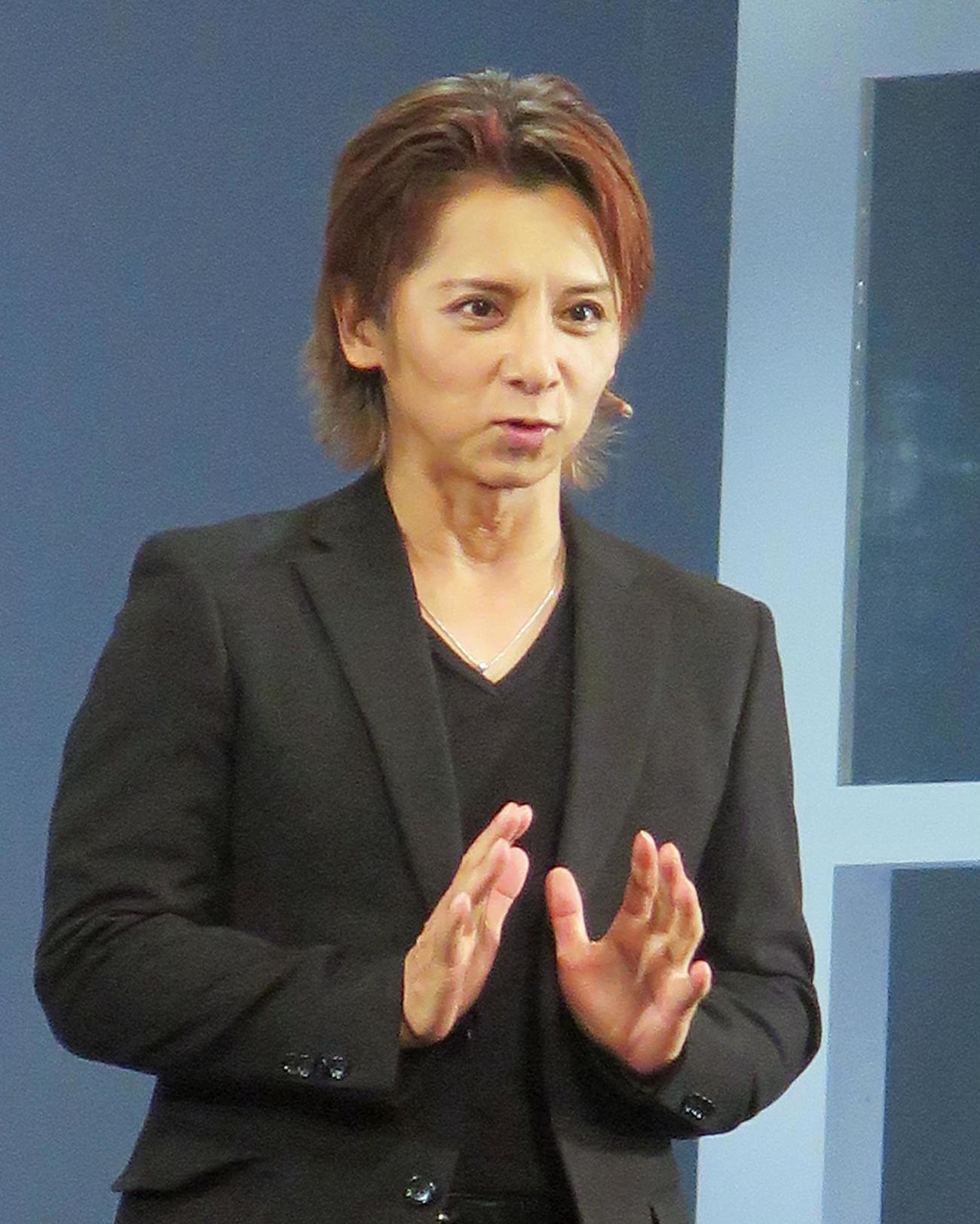 主演舞台「Change the World」取材会に登場した松岡充