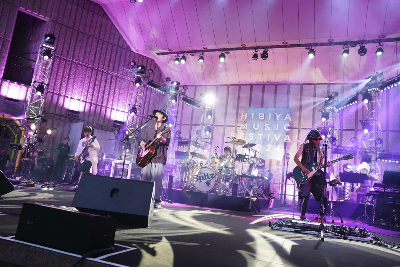 「日比谷音楽祭2024」に出演したスピッツ