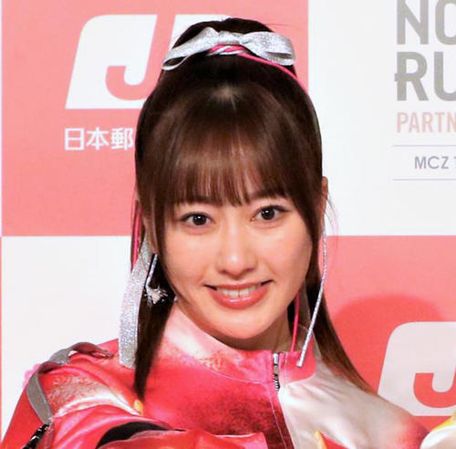 佐々木彩夏「#あーコーデ」私服ショットに「かわいいのにお上品」「控えめに言って最高」の声