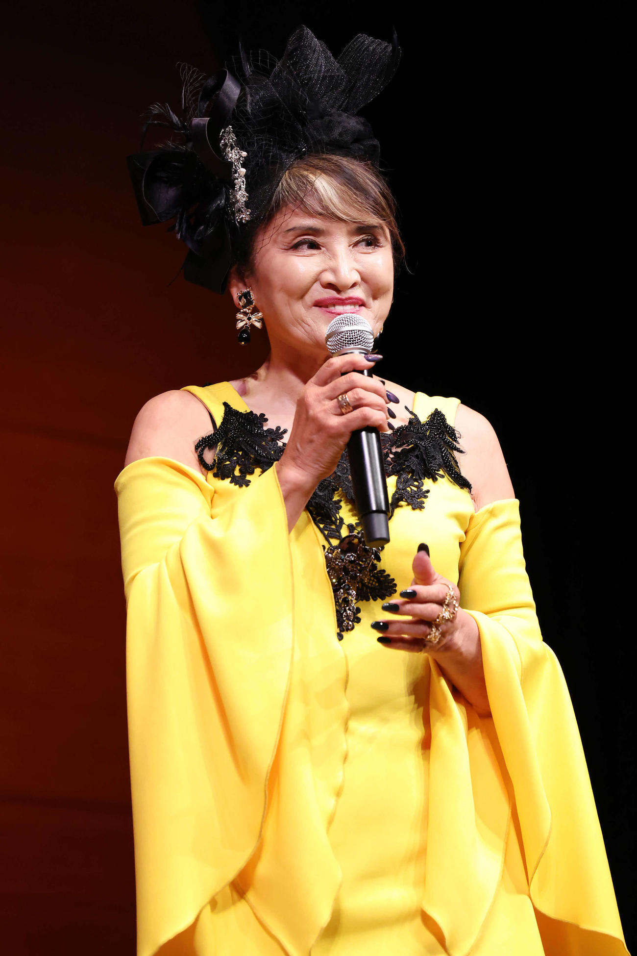 シャンソン歌手鬼無里まりとしてデビューする元女優の志穂美悦子（撮影・丹羽敏通）