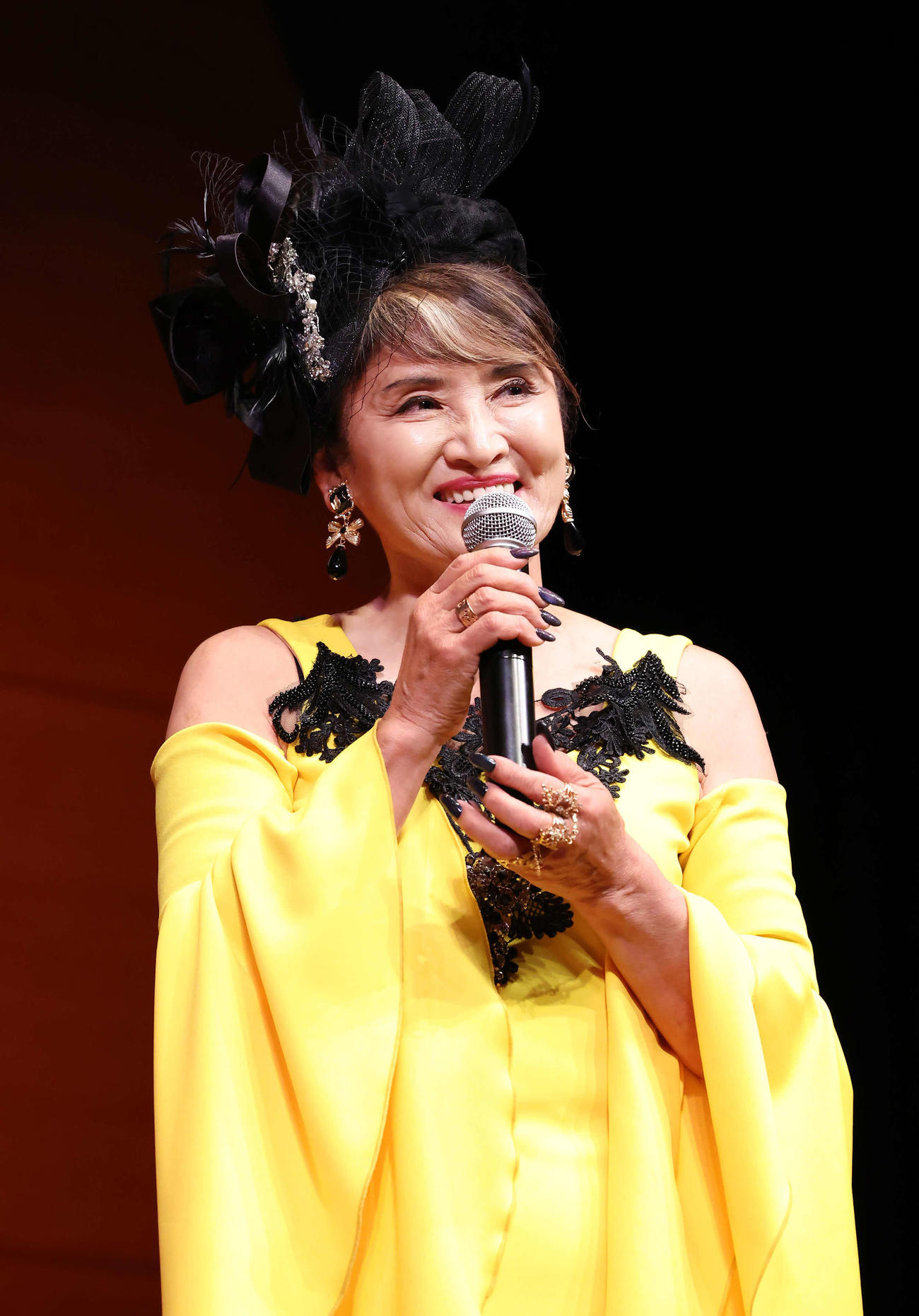 シャンソン歌手鬼無里まりとしてデビューする元女優の志穂美悦子（撮影・丹羽敏通）