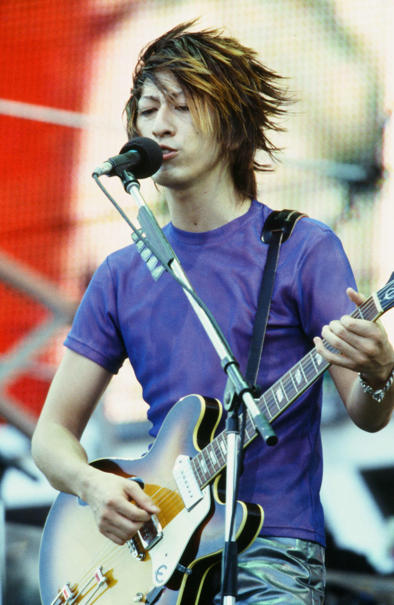 99年の「GLAY EXPO」で演奏するTAKURO