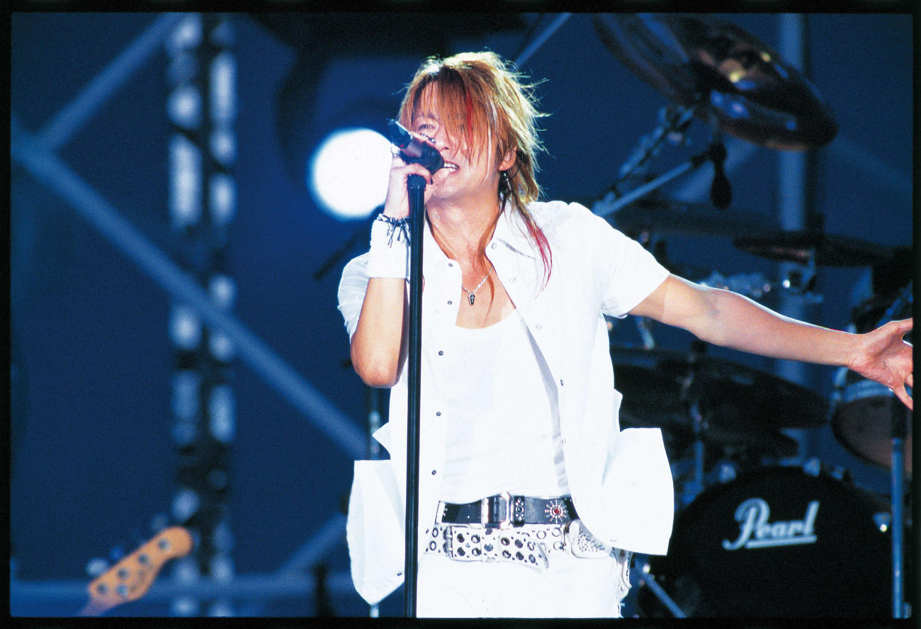 04年の「GLAY EXPO」で歌うTERU
