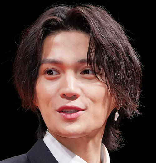 FANTASTICS八木勇征、階段オフショットに「宇宙一かわいい」「短髪めちゃかっこいい」