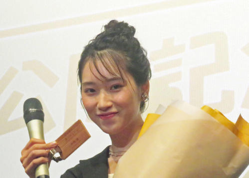 20歳女優、実父のＸ「小学生が娘に”パンツ見えた”としつこい…」エピ投稿に突っ込み反響