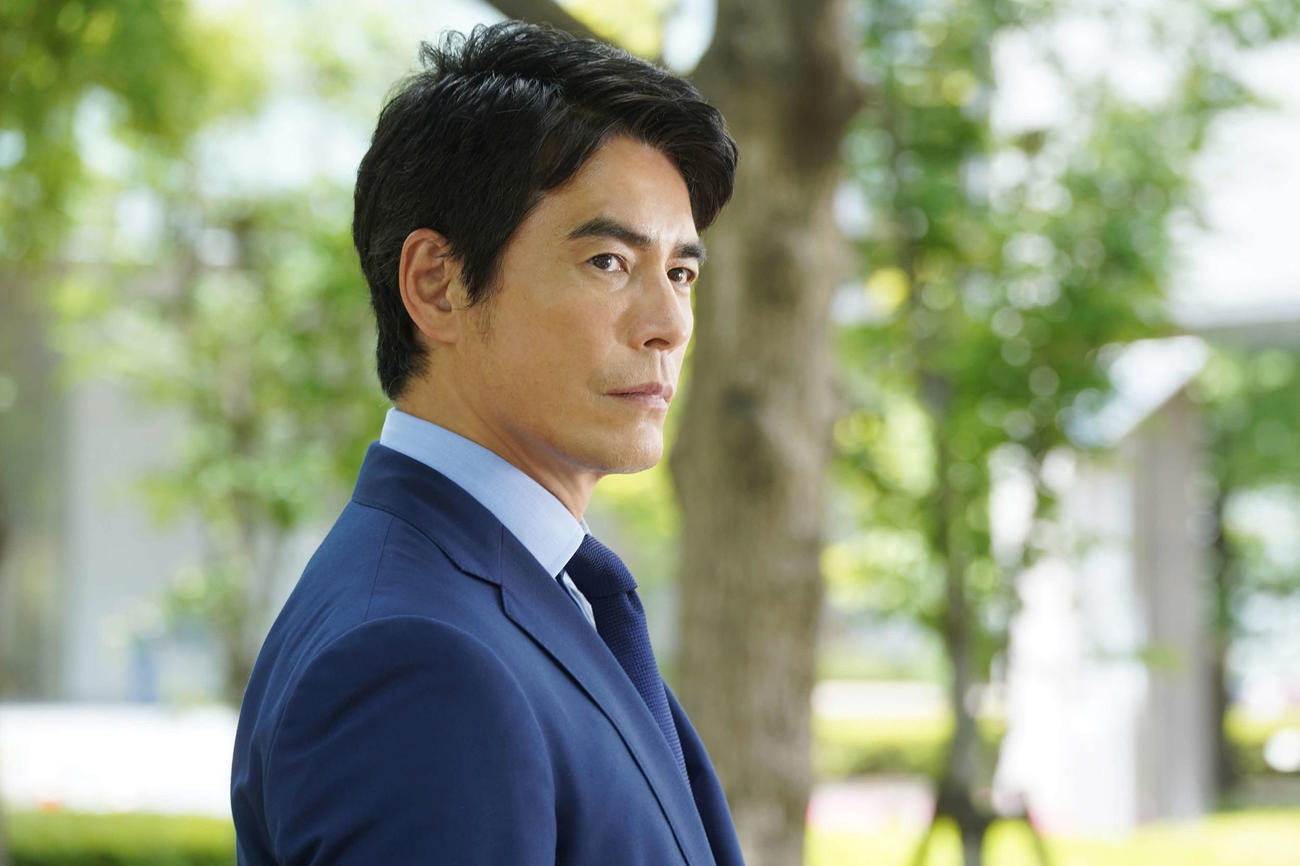 フジテレビ系「ブルーモーメント」に出演する伊藤英明（C）フジテレビ