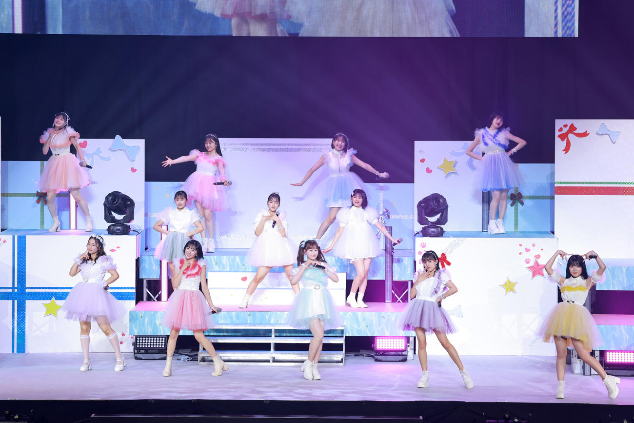 つばきファクトリーの春ツアー最終公演で卒業のステージに立つ2代目リーダー新沼希空（下段中央）