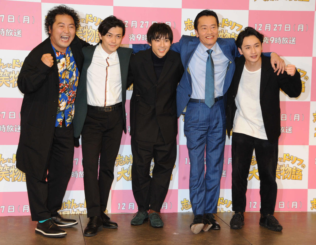 フジテレビ系ドラマ「志村けんとドリフの大爆笑物語」の取材会に出席した、左から加治将樹、勝地涼、山田裕貴、遠藤憲一、松本岳（2021年12月撮影）