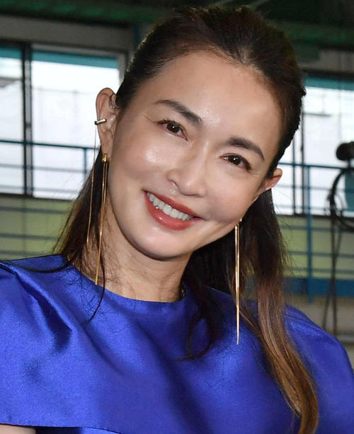 長谷川京子、連ドラ共演中の”26歳男性アイドル”を絶賛「気になってずっと見ちゃうの」