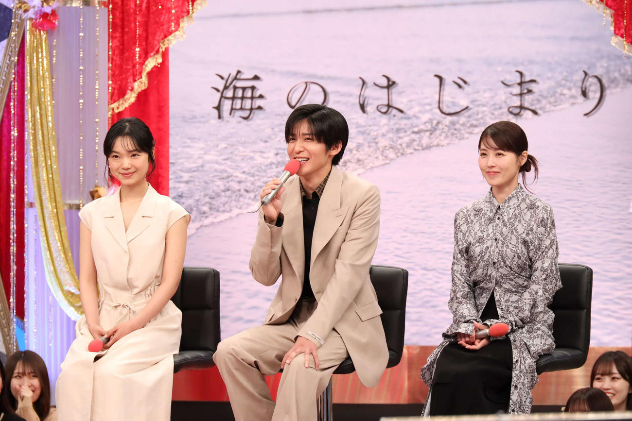 7月期連ドラ合同会見イベント「フジテレビドラマライブ2024・夏」に出席した、左から古川琴音、目黒蓮、有村架純（C）フジテレビ