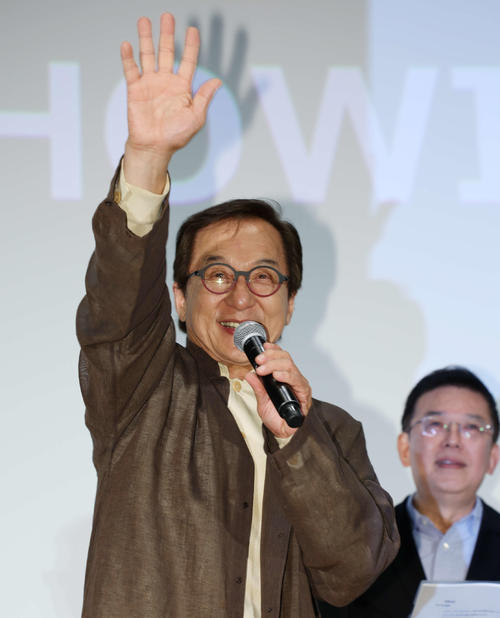 ジャッキー・チェン、日本で食べたいものは、日本語で「かに、ラーメン…九州ラーメン、わさび」