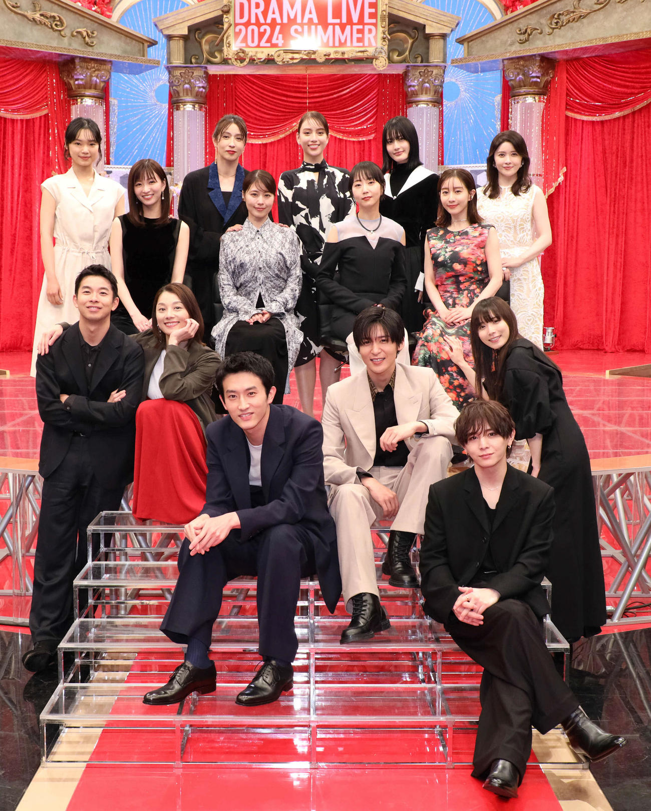 7月期連ドラ合同会見イベント「フジテレビドラマライブ2024・夏」に出席した、前列左から仲野太賀、小池栄子、杉野遥亮、目黒蓮、山田涼介、松岡茉優、中列左から岡崎紗絵、有村架純、木南晴夏、田中みな実、後列左から古川琴音、水野美紀、滝沢カレン、橋本愛、宮澤エマ（C）フジテレビ