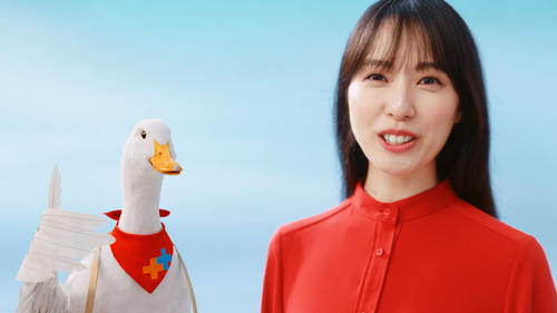 戸田恵梨香が「アフラック」新CM出演　アフラックダックに感激「これは癒やされますね！」