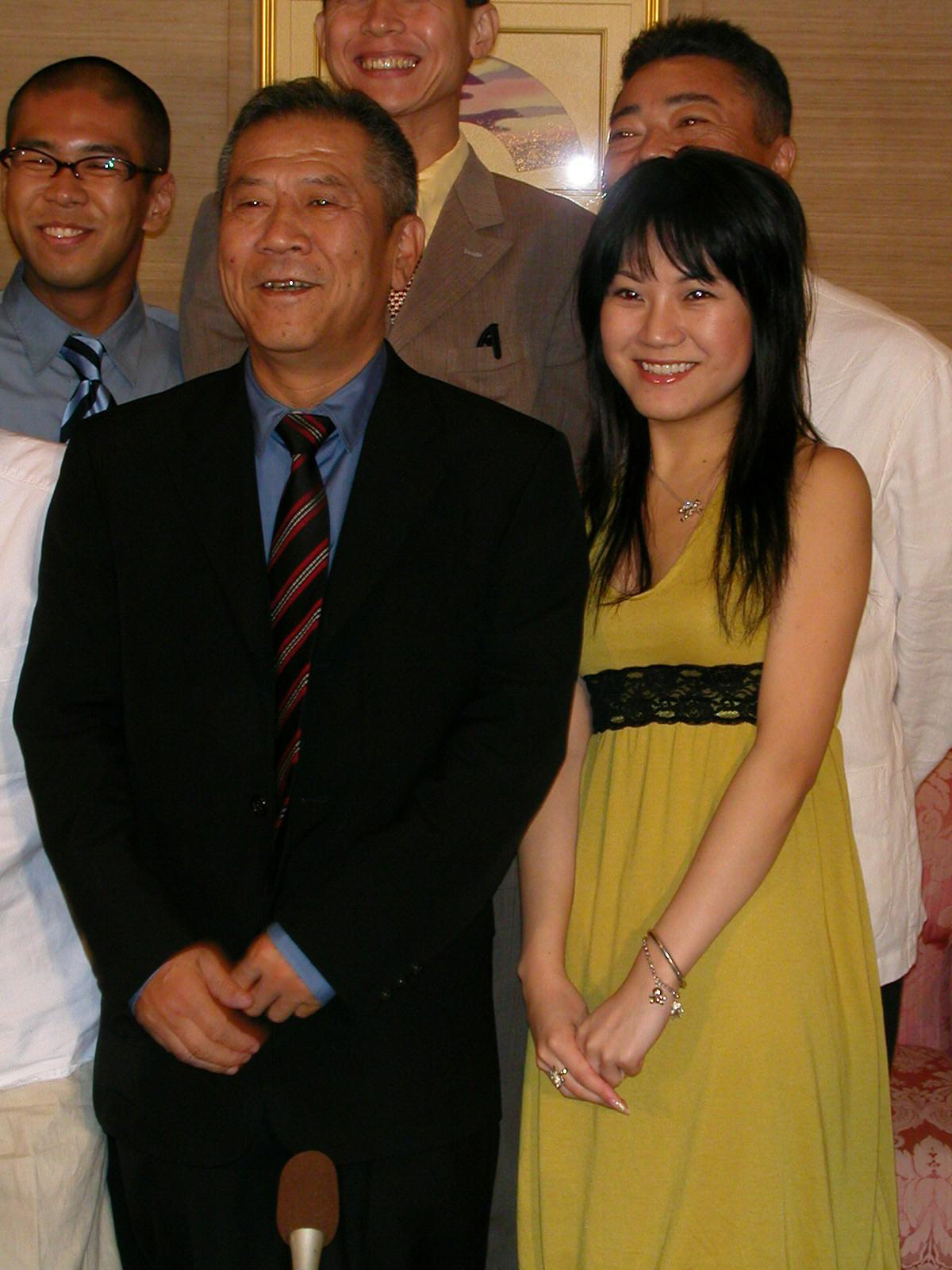2006年7月、3年ぶりに芝居で親子共演する桂ざこばと二女の関口まい（右）