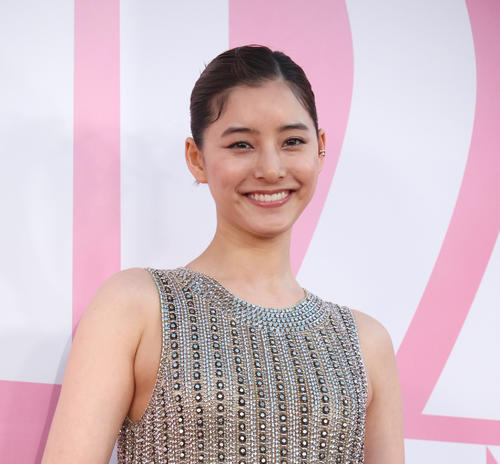新木優子、DIOR展覧会に熱弁「リボンにいざなわれて、歴史をたどって、大切なエッセンスが」