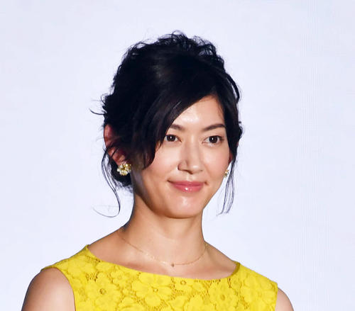 「美少女コンテスト」グランプリ46歳女優、衰えぬ美貌披露　あの東大卒タレントと２ショットも