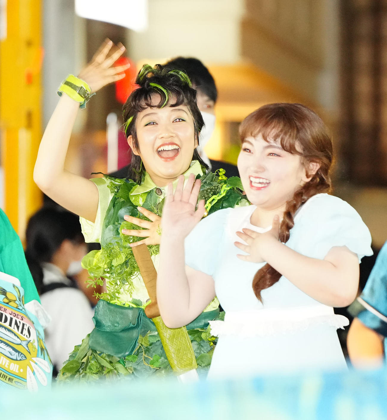 キッザニア東京「ピーター・パン　パレード」のお披露目会に臨む山崎玲奈（左）と鈴木梨央（撮影・江口和貴）