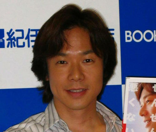 車椅子アイドル、先輩「おにいさん」も…下半身麻痺の佐藤弘道にエール