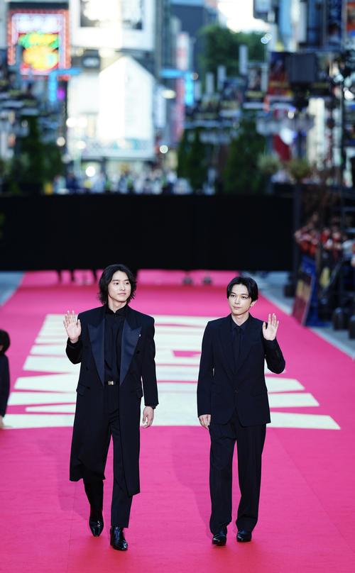 山崎賢人、吉沢亮ら「キングダム」レッドカーペットイベント「ものすごい映画ができあがった」