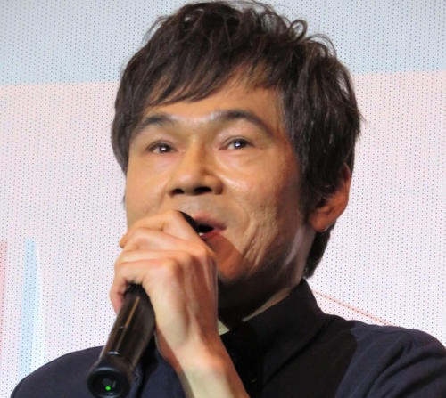 カリスマミュージシャンの兄に激似！　58歳俳優が短髪姿披露「ヒロトかと思った！！」