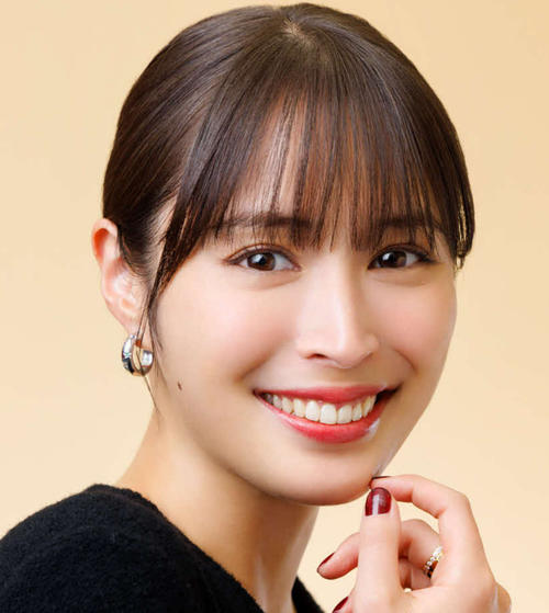 「お腹が！ぺったんこ」広瀬アリス”衝撃スタイル”大胆露出にネット騒然「ほっそ！」「細すぎ」