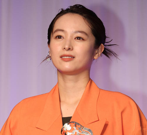 清野菜名「普段とちょっと雰囲気違う！」オフショットに「天下取れる」「かわいすぎ！」絶賛
