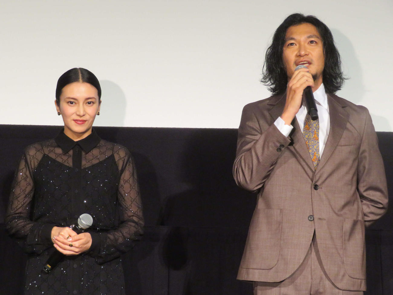 映画「蛇の道」初日舞台あいさつに登壇した柴咲コウと青木崇高（撮影・村上幸将）