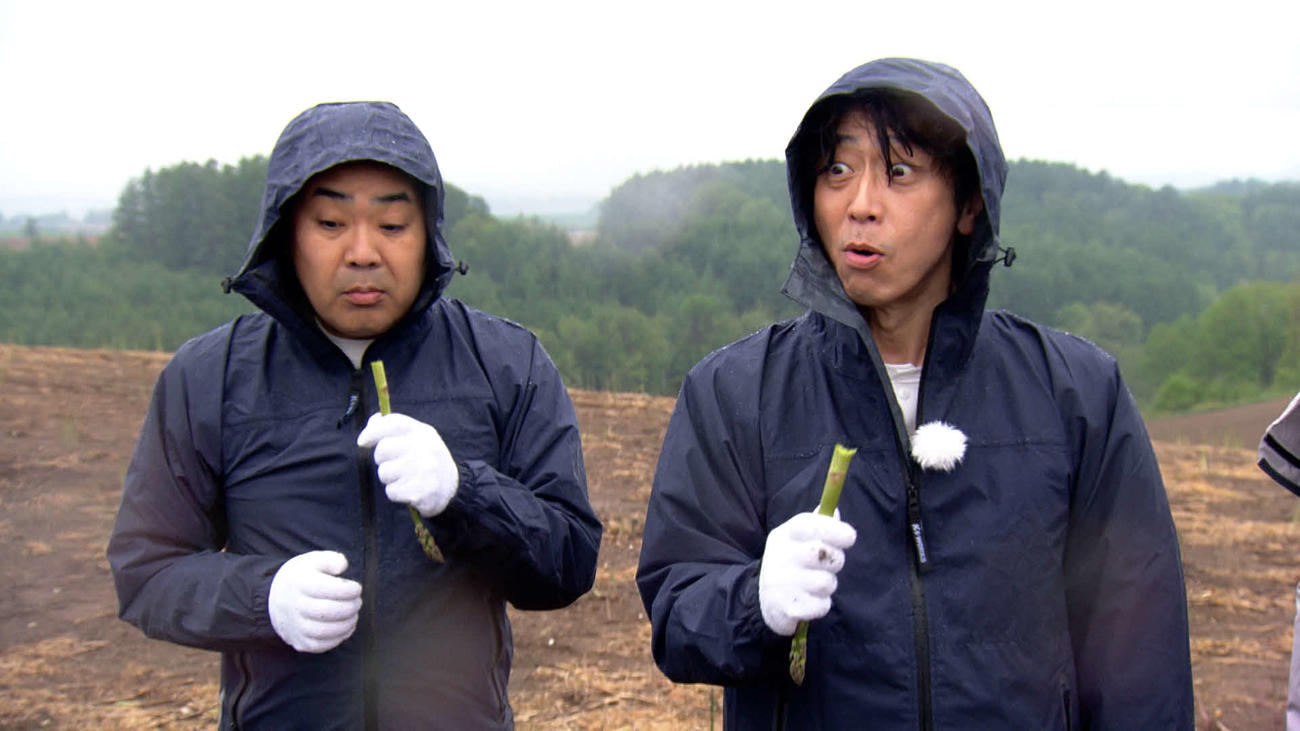 「フットマップ」200回記念で北海道ロケを行ったフットボールアワー岩尾望（左）と後藤輝基