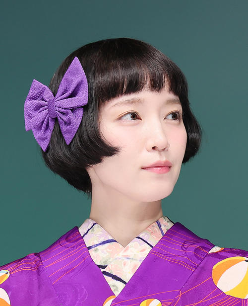 吉岡里帆「黒髪ロングをパッツンと」ボブヘアー　着物姿でステージに登壇し笑顔