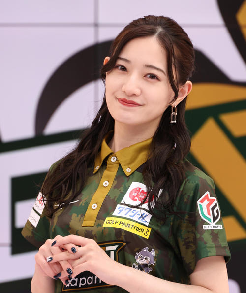 元乃木坂46中田花奈がブルーのツナギ姿ショット公開「ロケの合間にいっぱい食べた」MX番組で