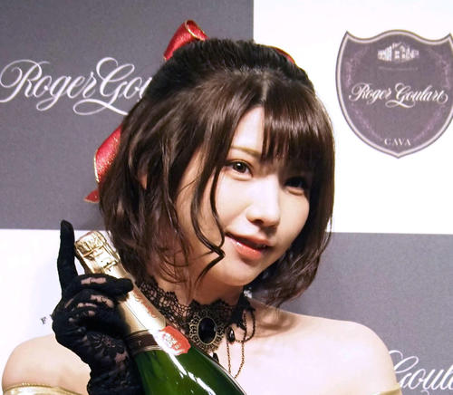 えなこ、ツインテール＆メイド服姿披露「最強だな」「めっちゃお似合い」の声