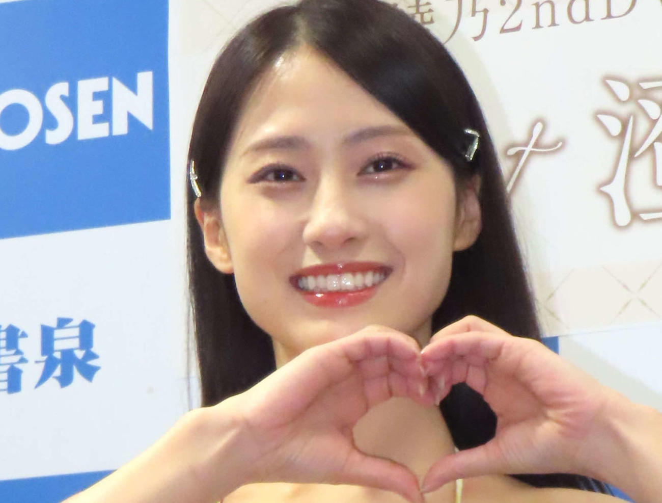 2ndDVD「変。」発売記念会見に登壇した澄田綾乃