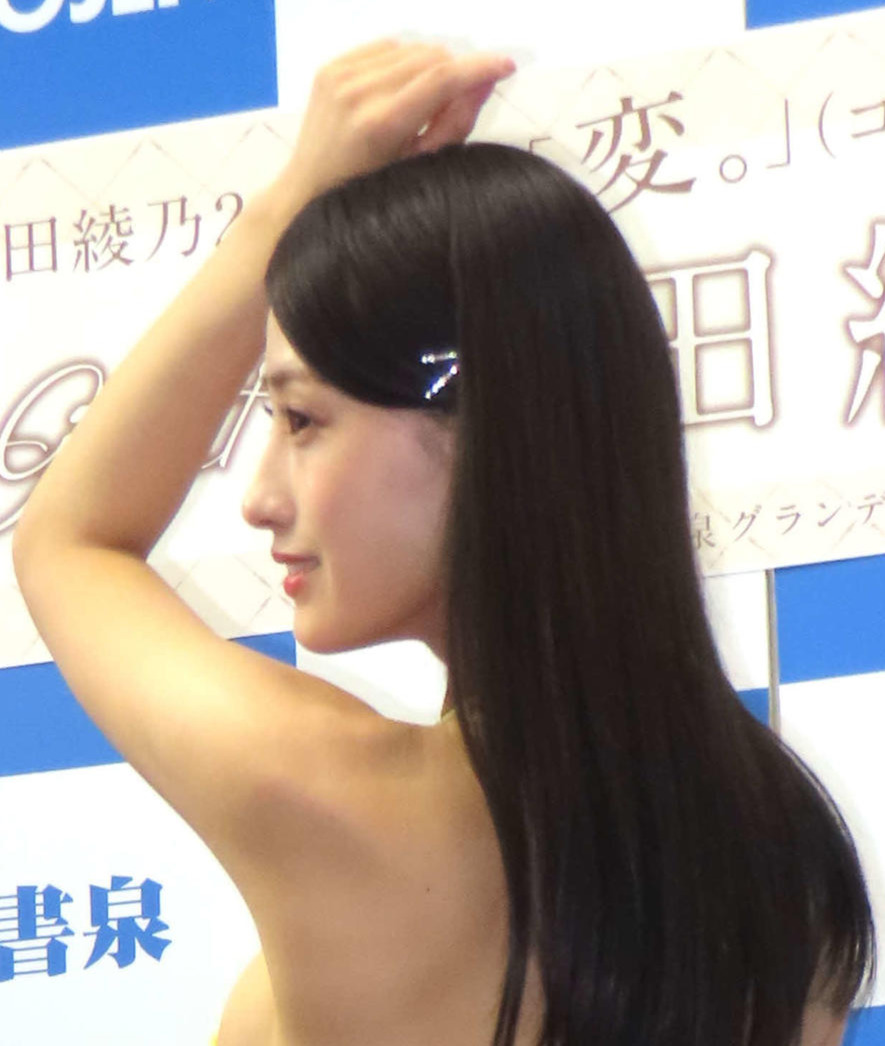 2ndDVD「変。」発売記念会見に登壇した澄田綾乃