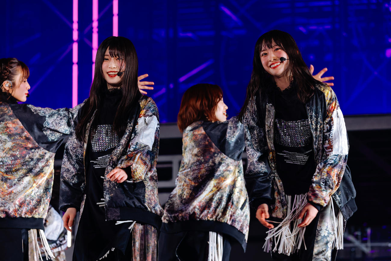 全国ツアーファイナルの東京ドーム公演でパフォーマンスする櫻坂46（撮影・上山陽介氏）