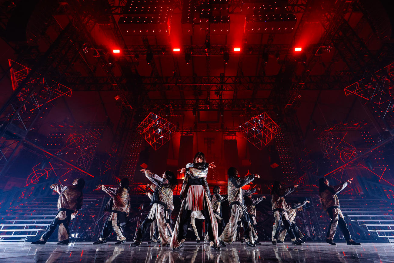 全国ツアーファイナルの東京ドーム公演でパフォーマンスする櫻坂46（撮影・上山陽介氏）